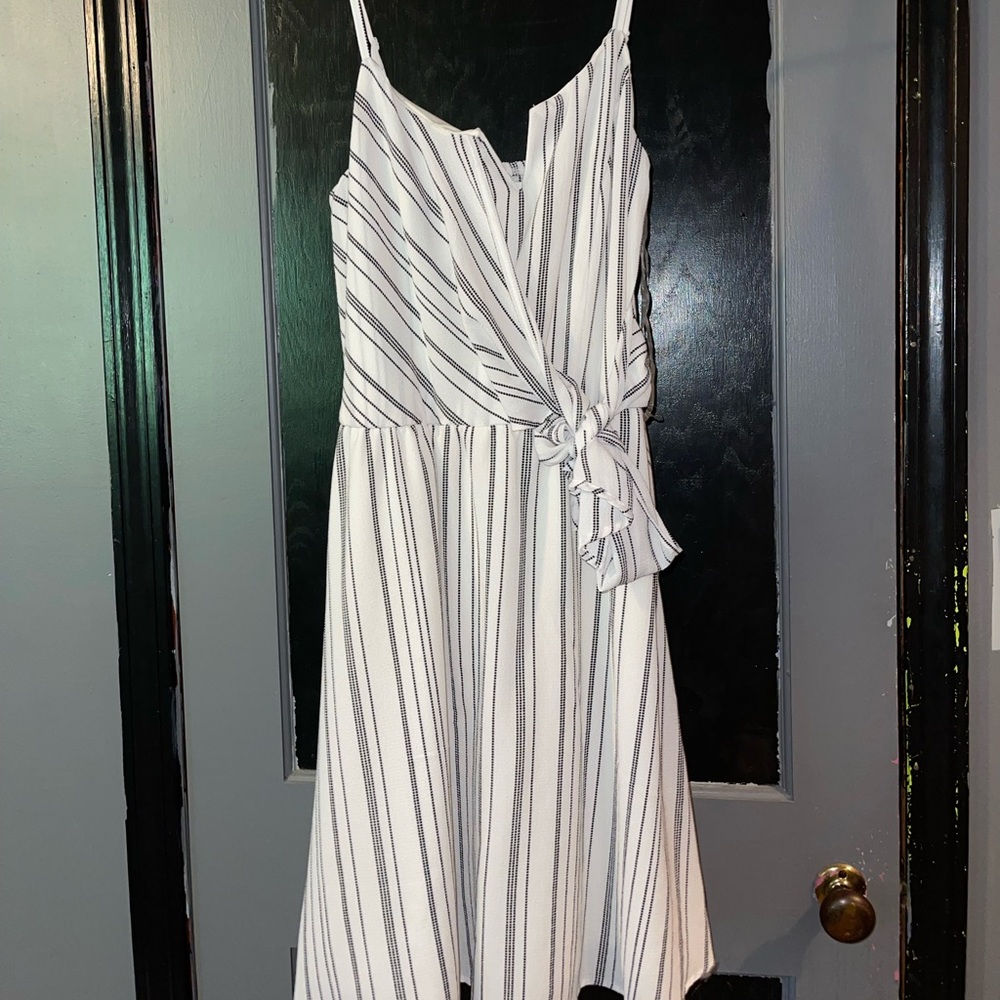 maurice’s white dress with tie in front. size S